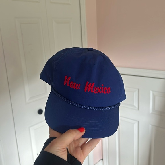 hat - Picture 1 of 1